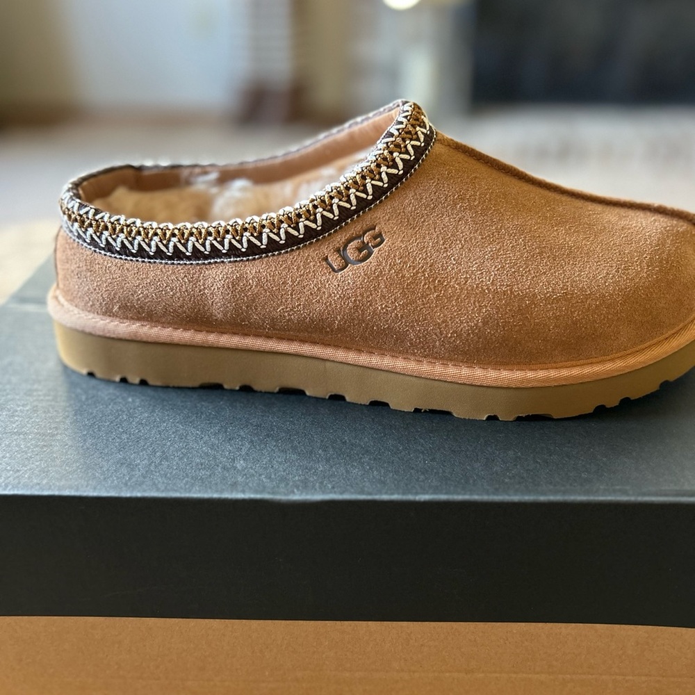 Brand new UGG Mens Tasman size 10 in the chestnut color